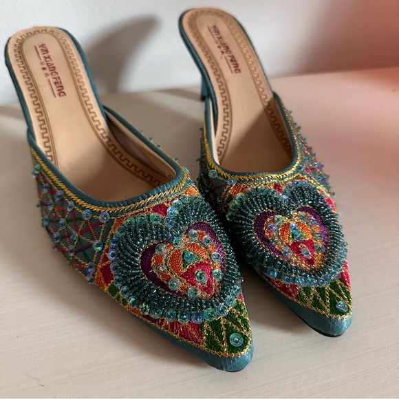 Yin xiang fen blue embroidered shoes - Picture 2 of 6